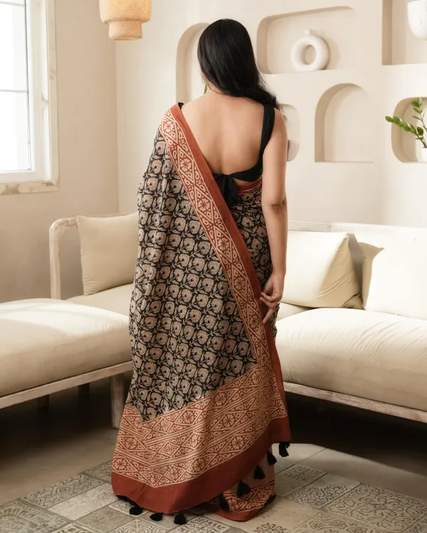 Black_Cotton_Dual_Print_Mul_Saree_For_Women